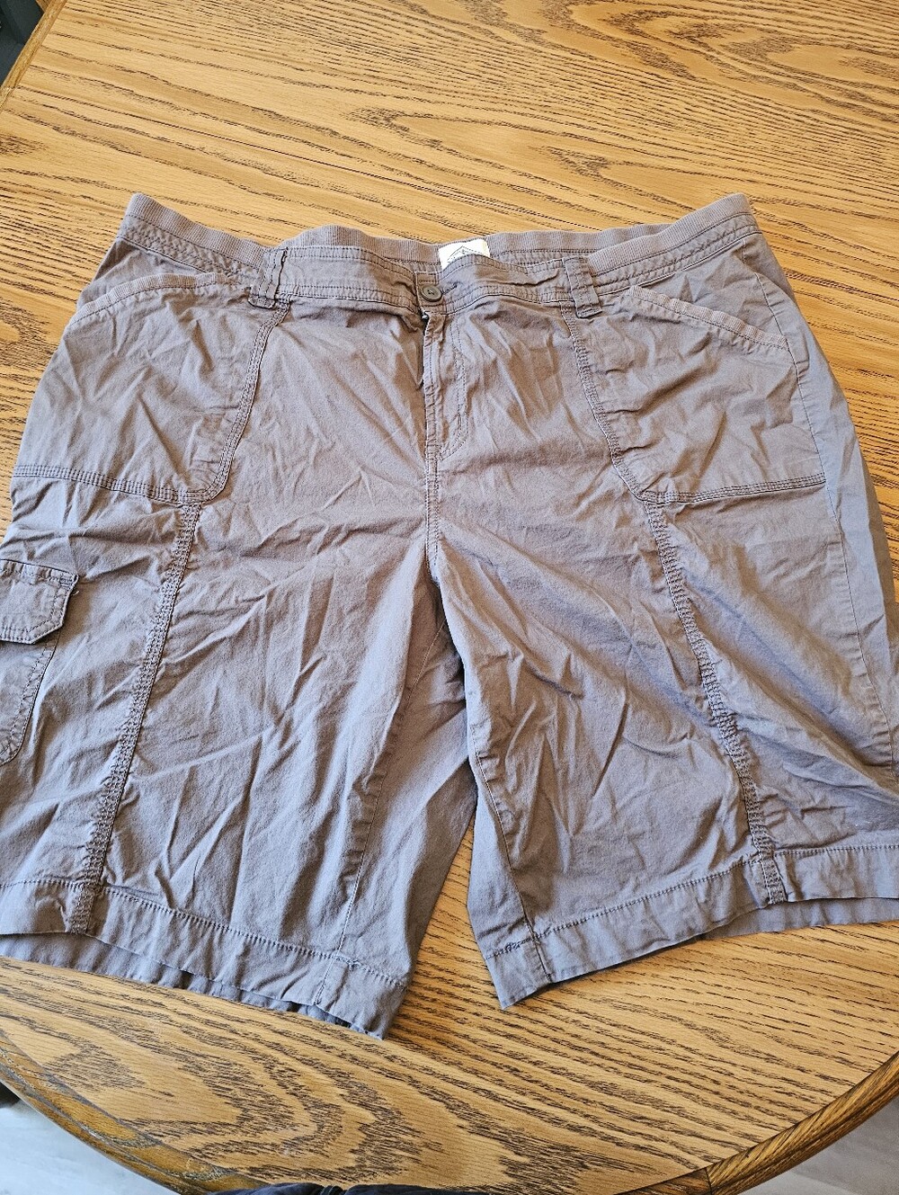 St. John's Bay 22W Women's Cargo Shorts Olive